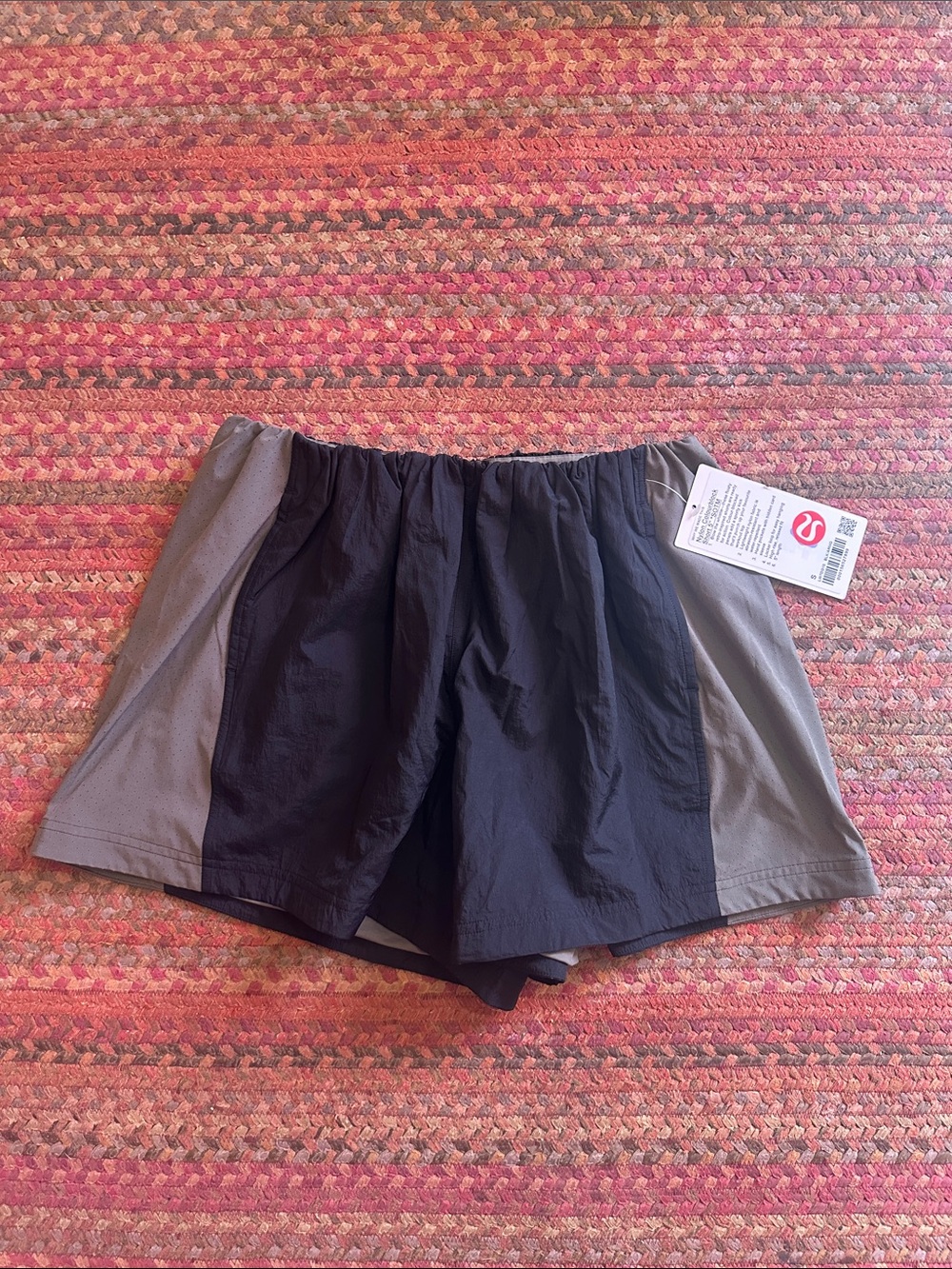 NWT lululemon NYLON Black GREEN COLORBLOCK Athletic Shorts 5”
